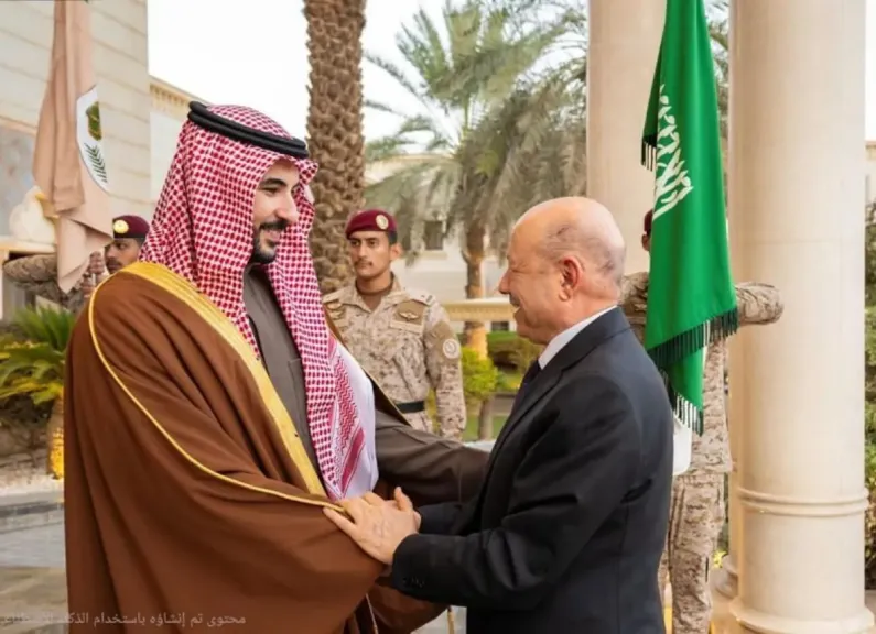 الرئيس العليمي يبشّر بـ”شراكة واعدة” مع السعودية.. تفاصيل ما جرى في لقائه المهم مع وزير الدفاع السعودي